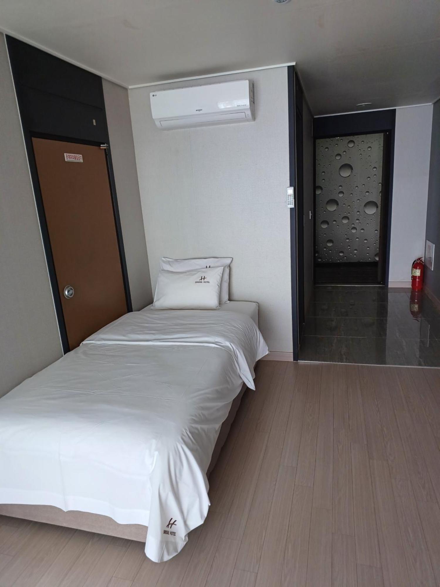 Tongyeong Bridge Hotel Exterior photo