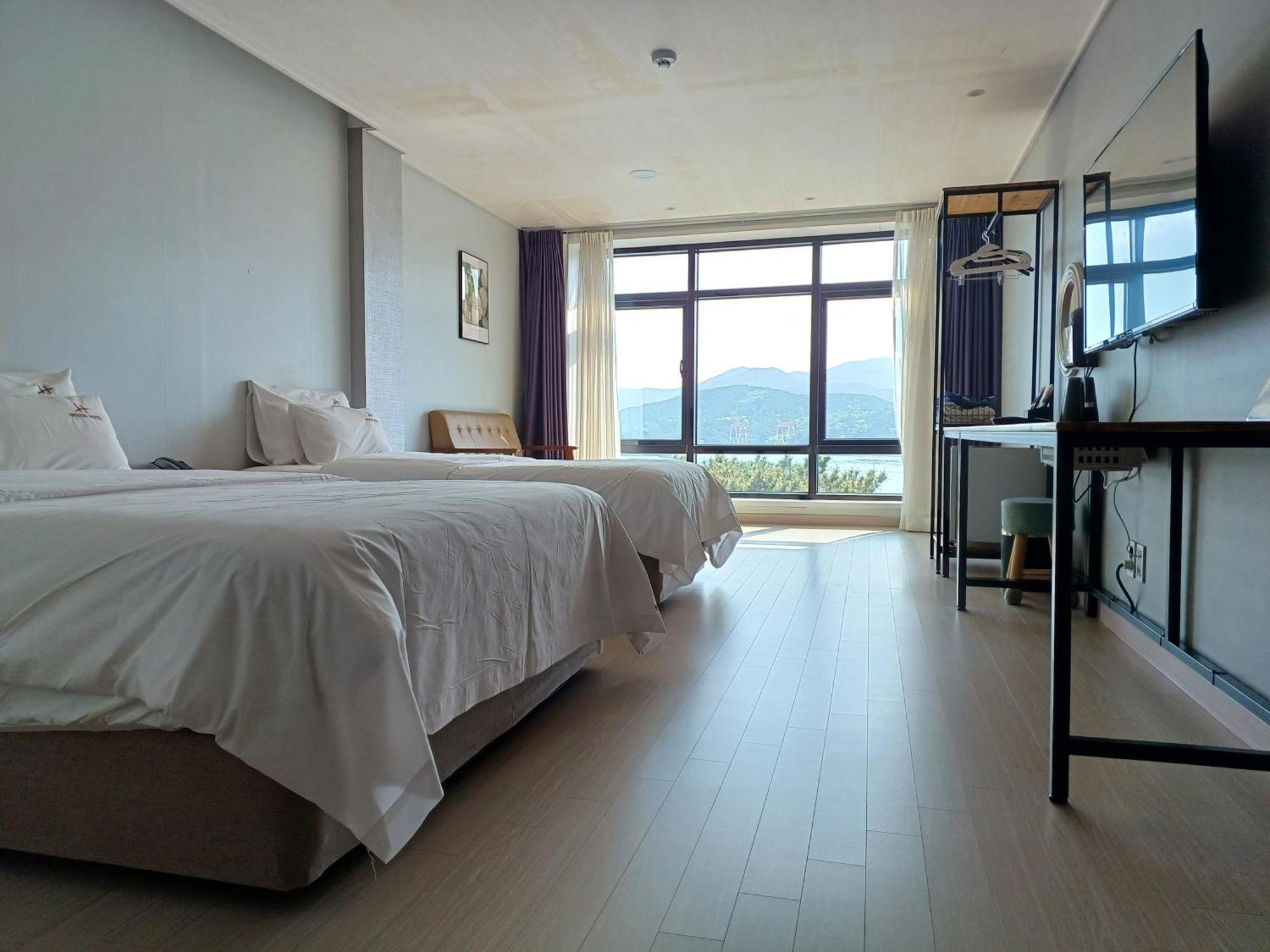Tongyeong Bridge Hotel Exterior photo